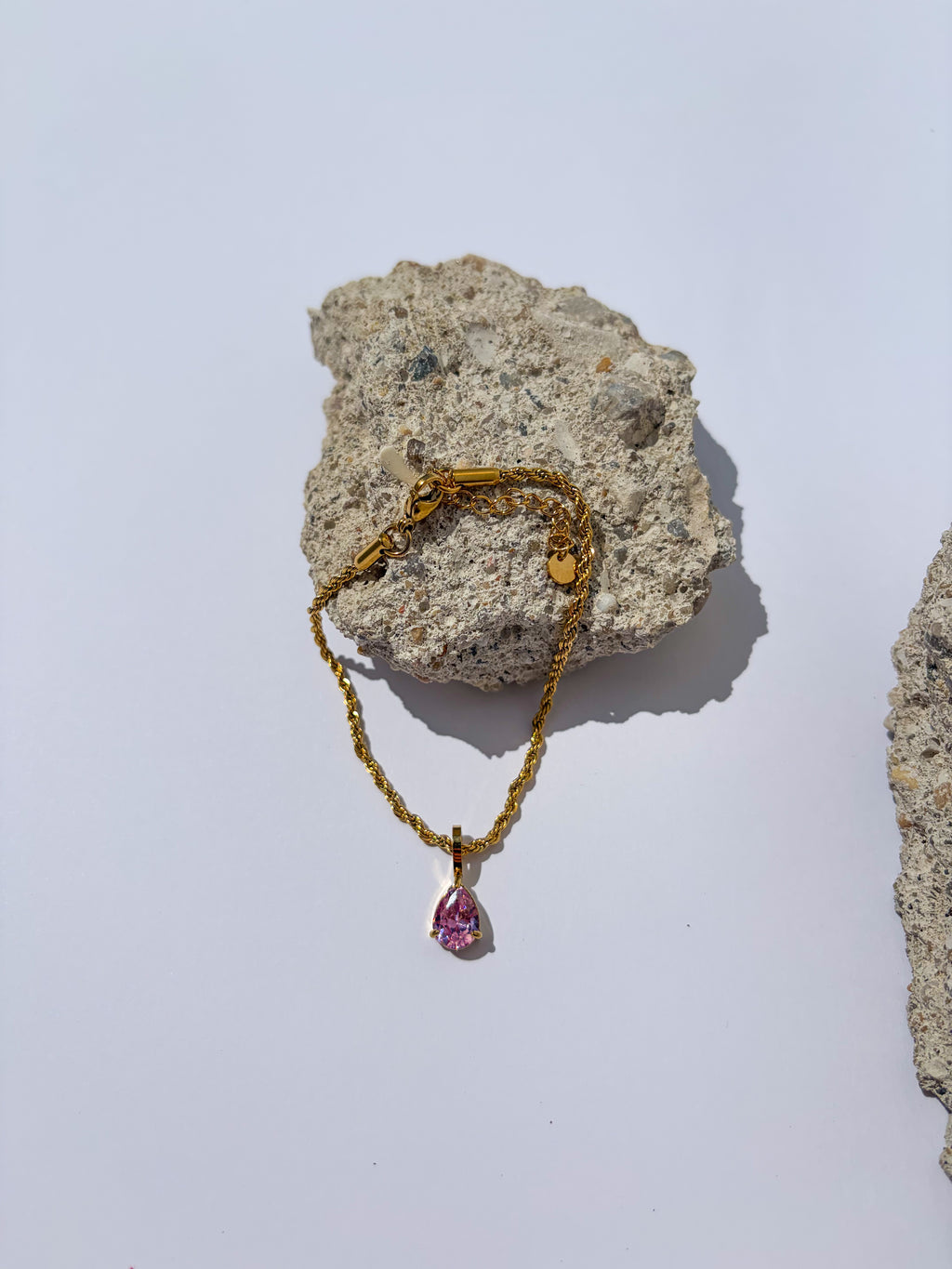 Pulseira Gota Rosa em Aço Inoxidável