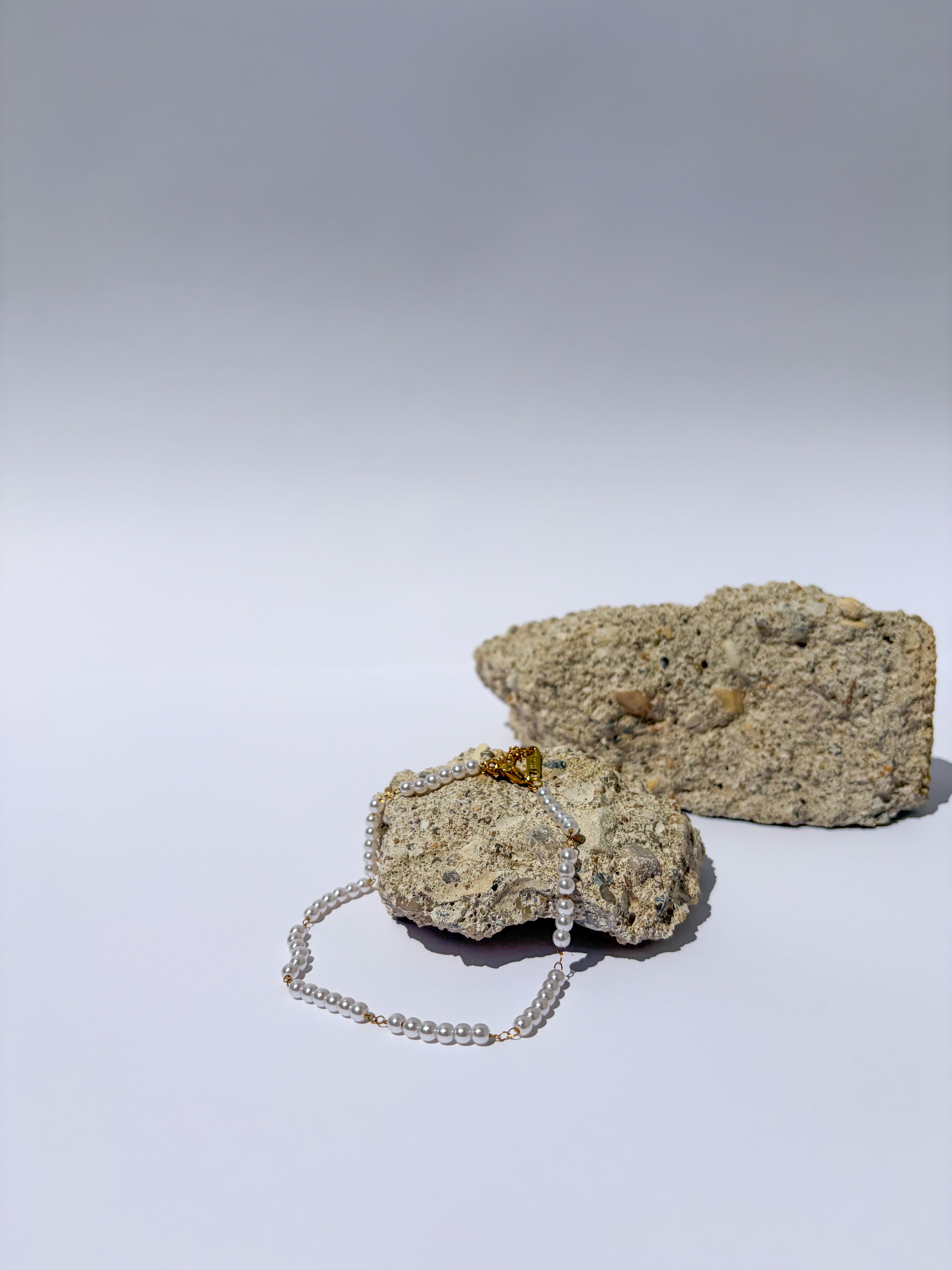 Pulseira Para Pé Pérolas Brancas em Aço Inoxidável