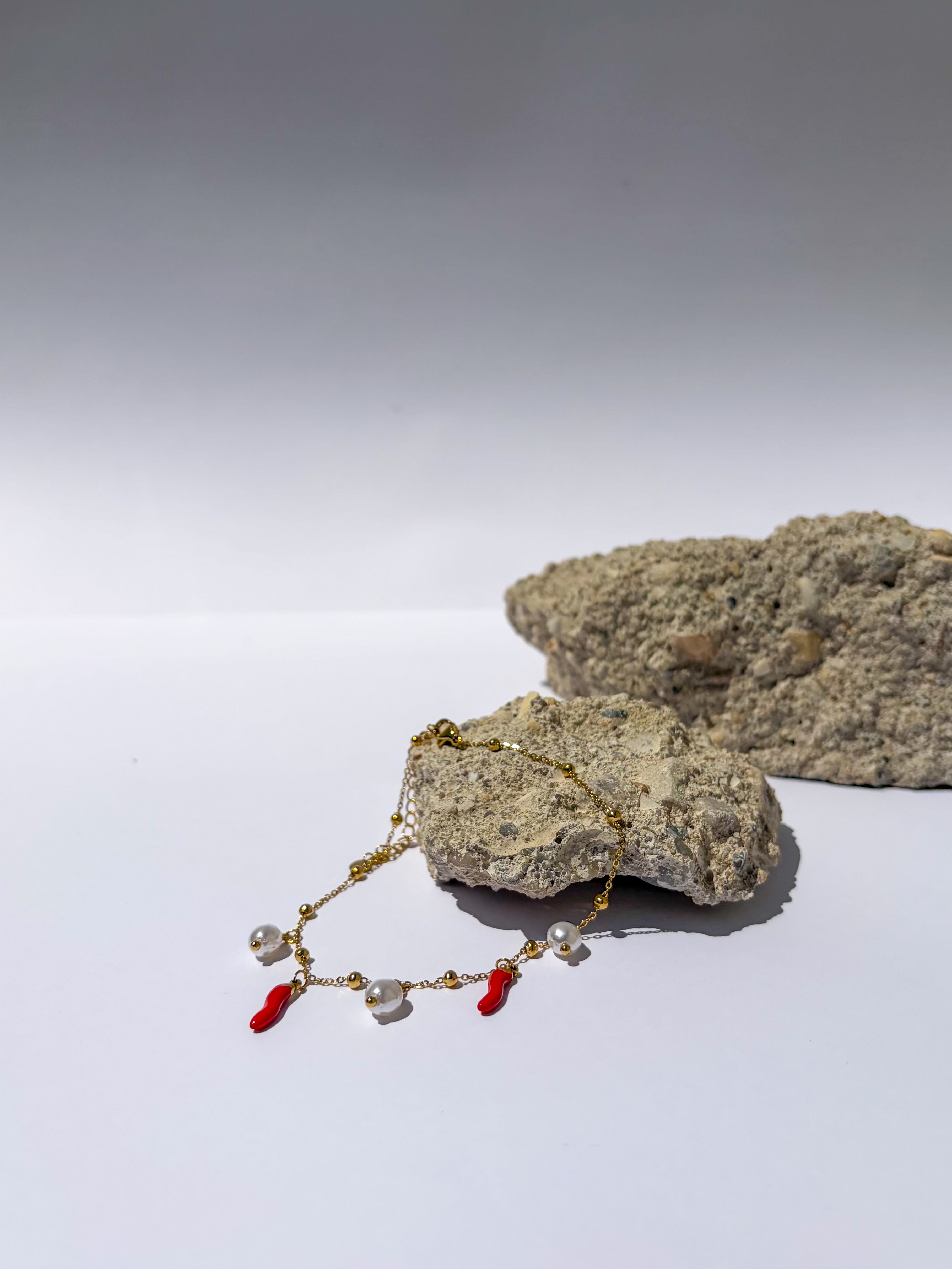 Pulseira para Pé Pérolas Barrocas & Malaguetas em Aço Inoxidável