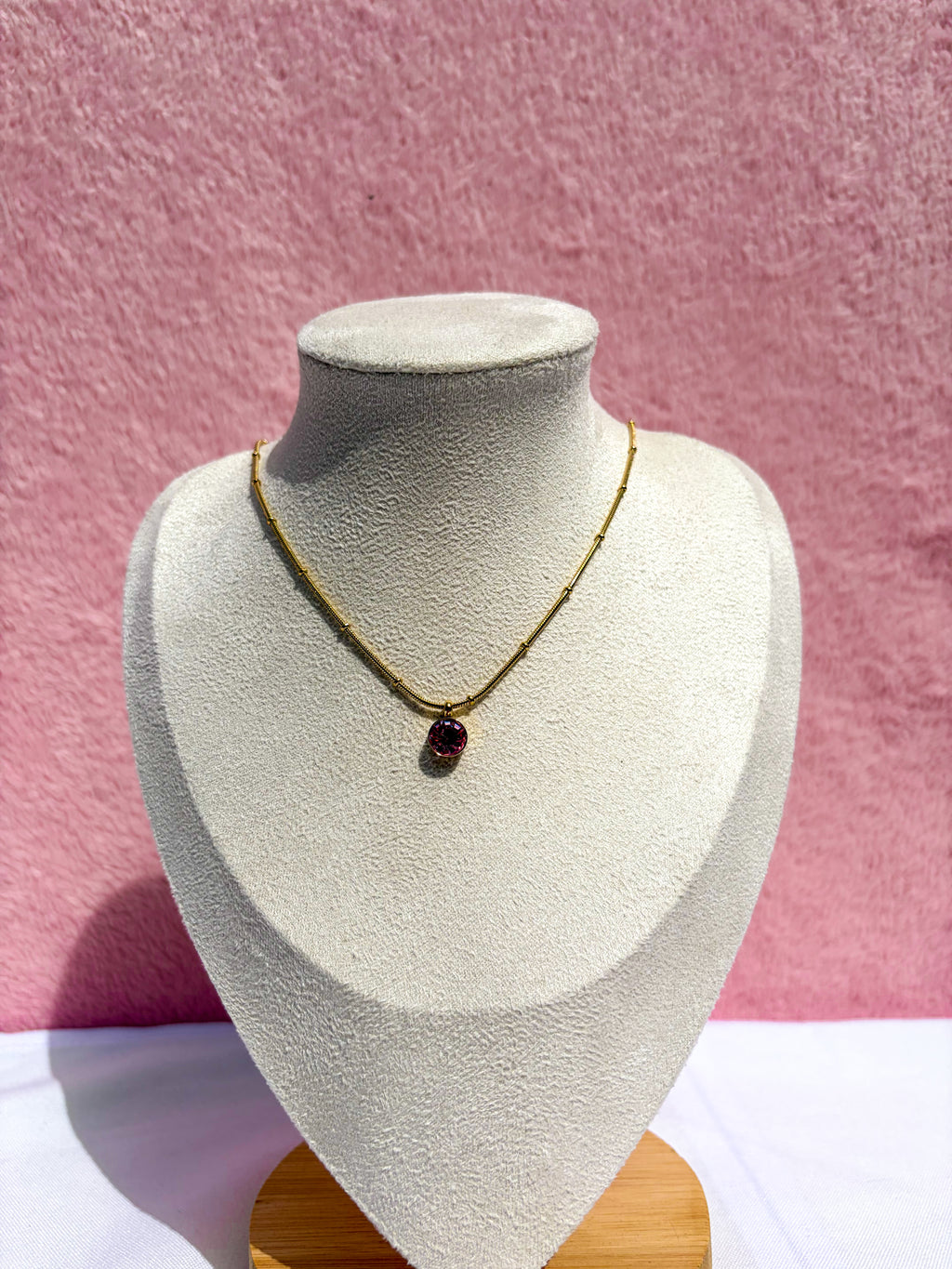 Colar Pedra Roxa Dourado