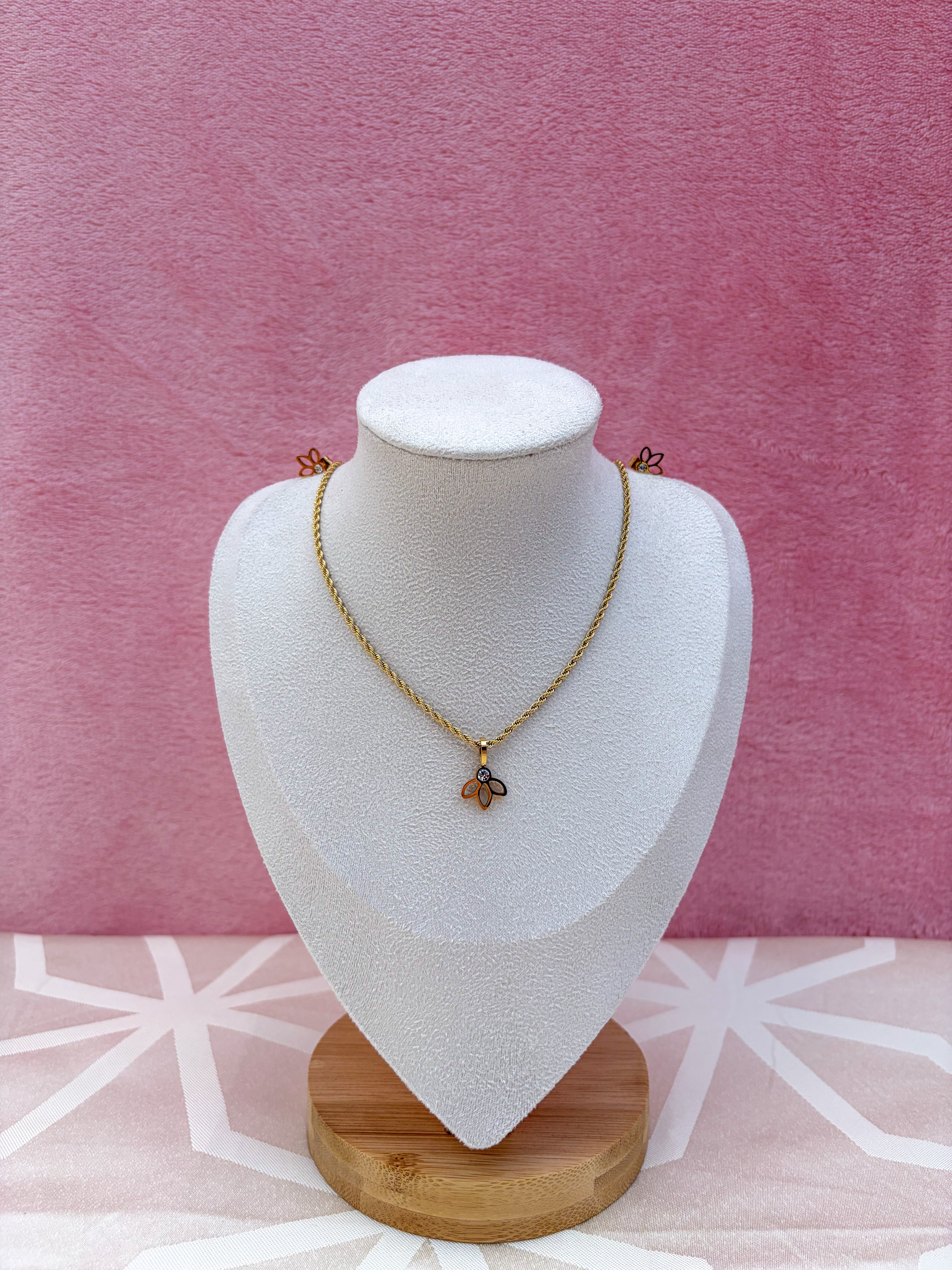 Conjunto Colar & Brincos Flor Esmalte em Aço Inoxidável