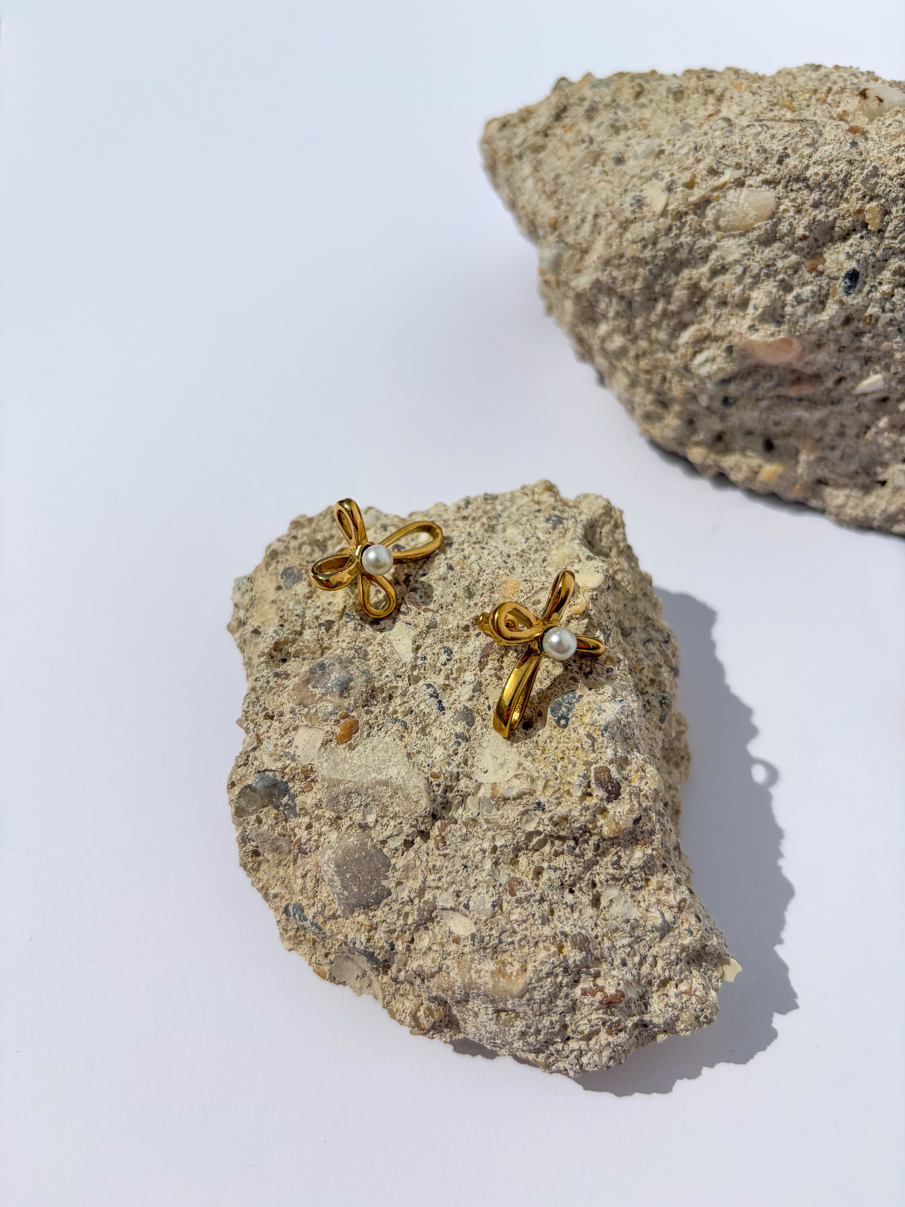 Brincos Laço Pérola em Aço Inoxidável