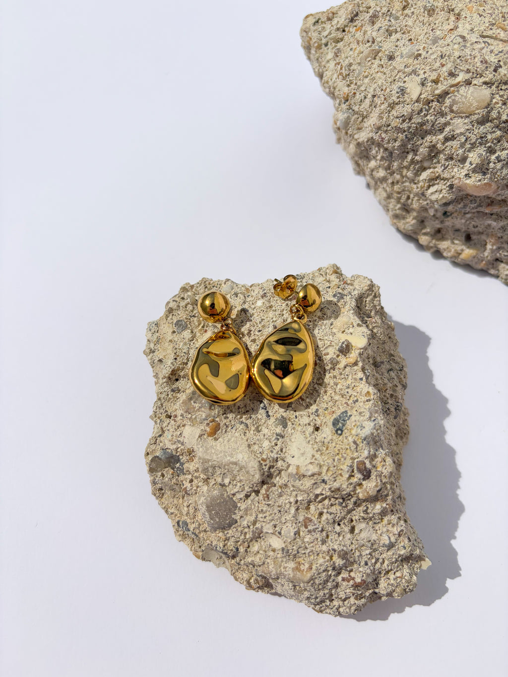 Brincos Gota Orgânica Martelada em Aço Inoxidável