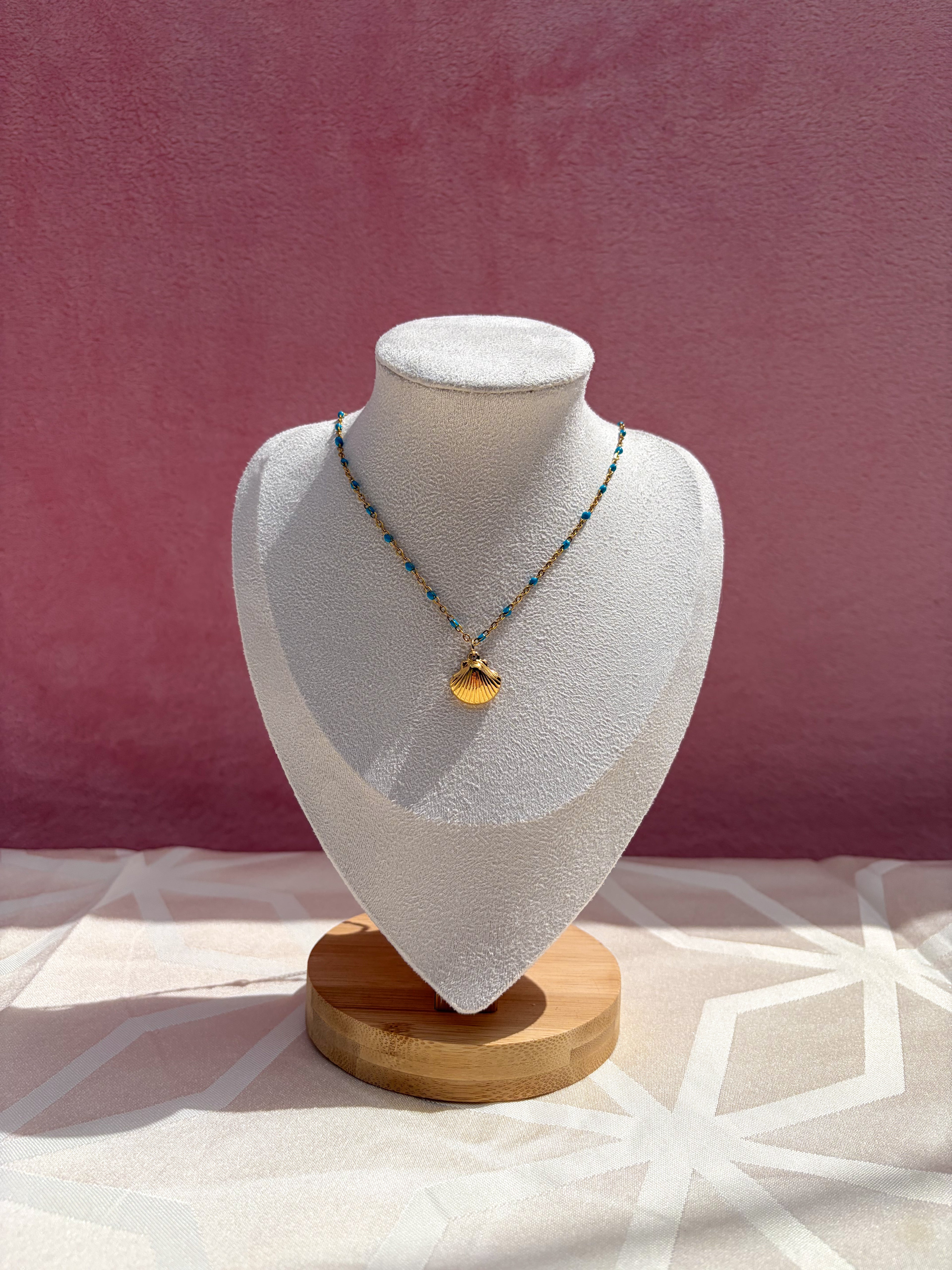 Colar Concha Dourado & Turquesa em Aço Inoxidável