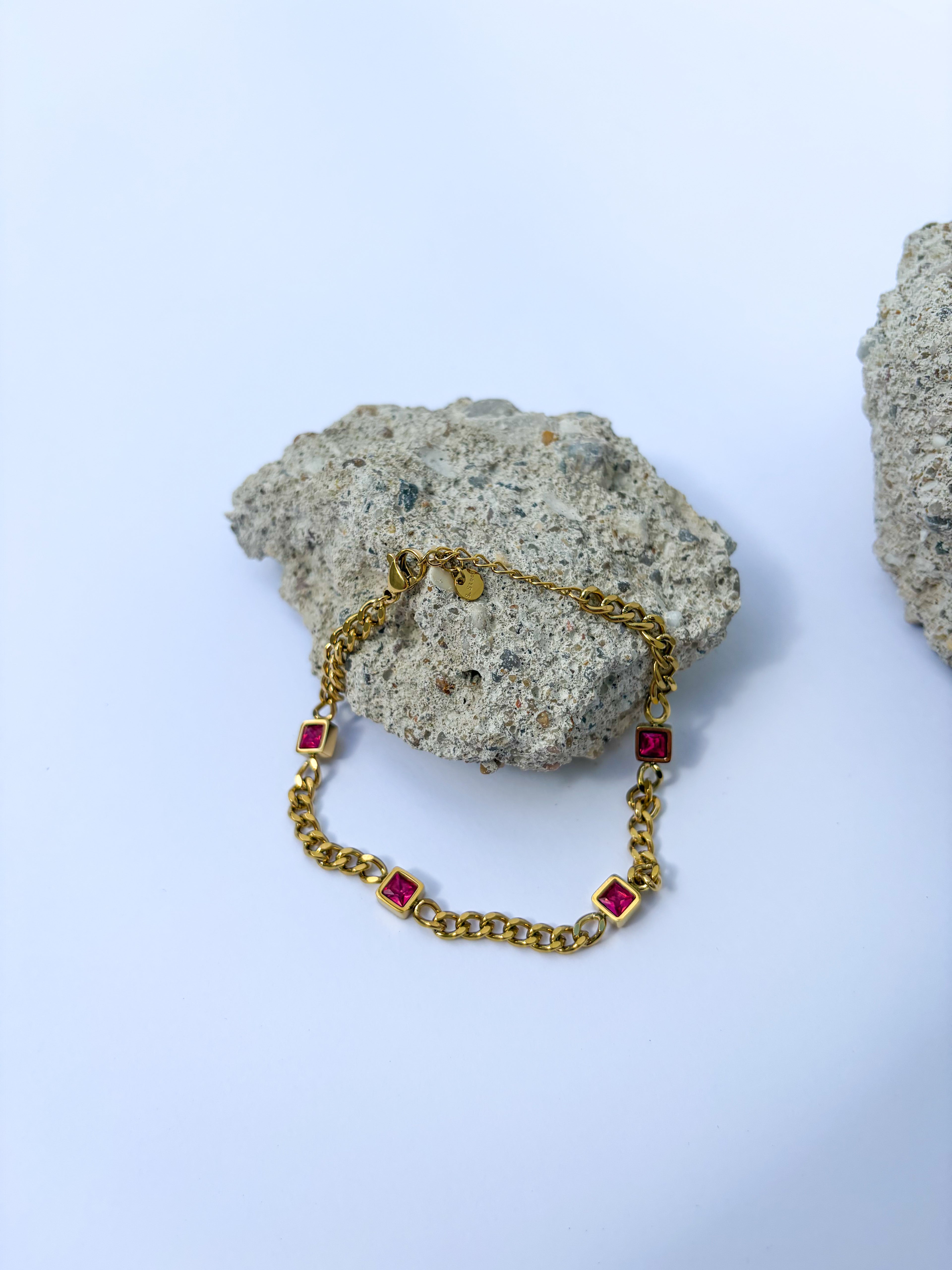 Pulseira Corrente Dourada & Zircónias Fúcsia em Aço Inoxidável