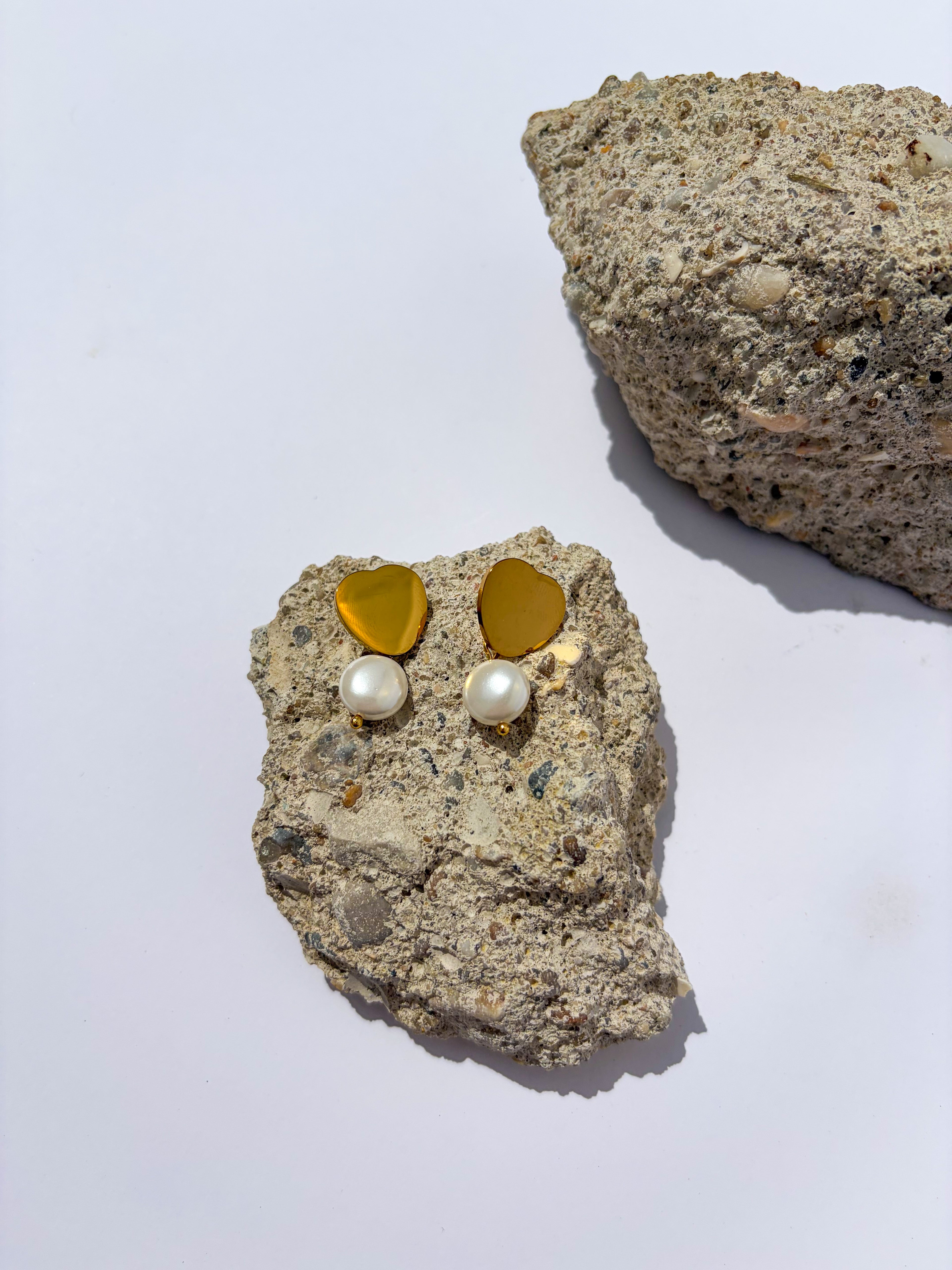 Brincos Coração & Pérola em Aço Inoxidável